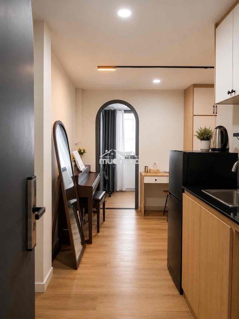Phòng ngủ tách bếp đầy đủ nội thất - cửa sổ lớn - ngã 6 phù đổng q1