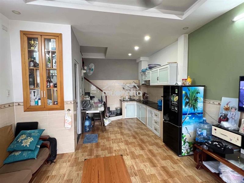 2 tỷ - 38m2 ( 4,2m x 9m ) trệt + 2 lầu đúc btct