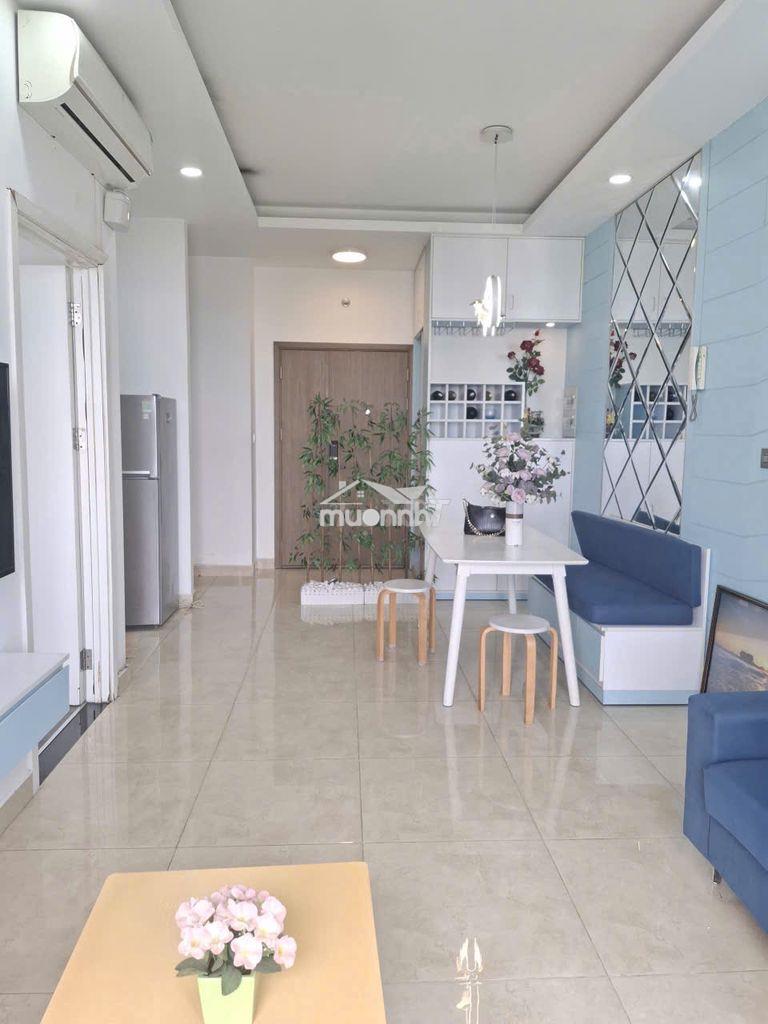 Cho thuê luxgarden quận 7- căn 2pn tầng cao có sân vườn chung