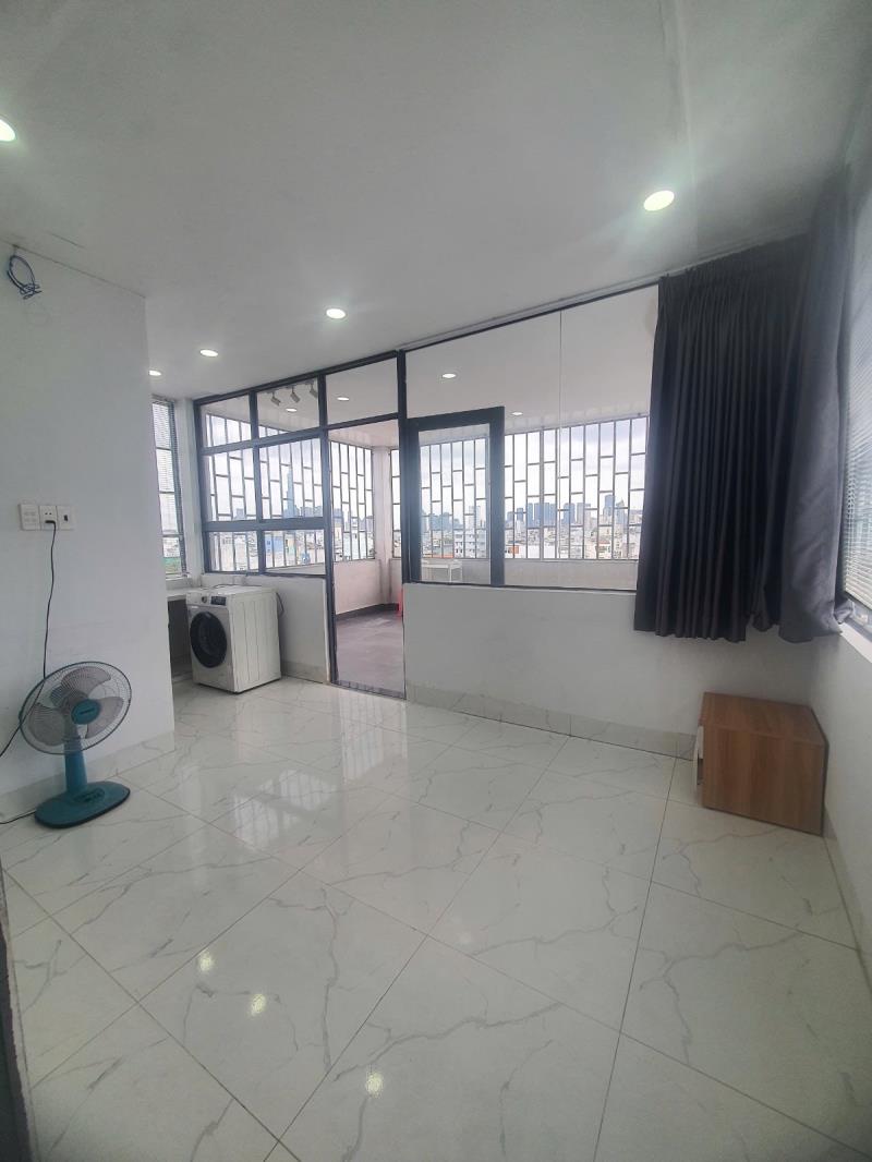 Cho thuê 1pn ban công 60m2 có máy giặt riêng ngay chợ bà chiểu - học viện cán bộ - trường đại học văn lang - 2