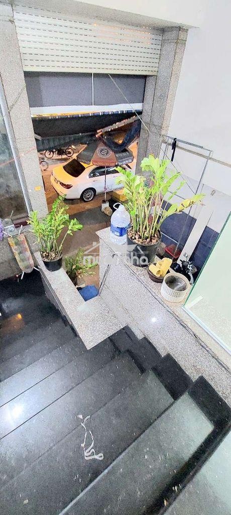Mặt bằng văn phòng , 90m2 ,thang máy