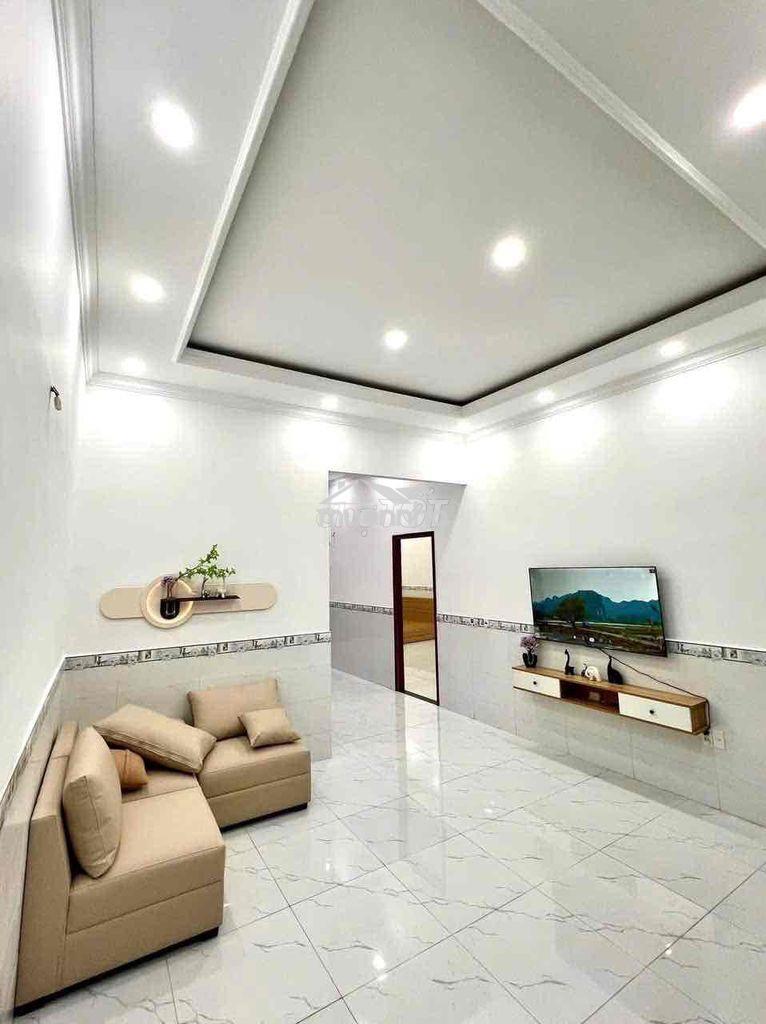Nhà có nội thất 95m2 nở hậu 8m hẻm huỳnh tấn phát quận 7