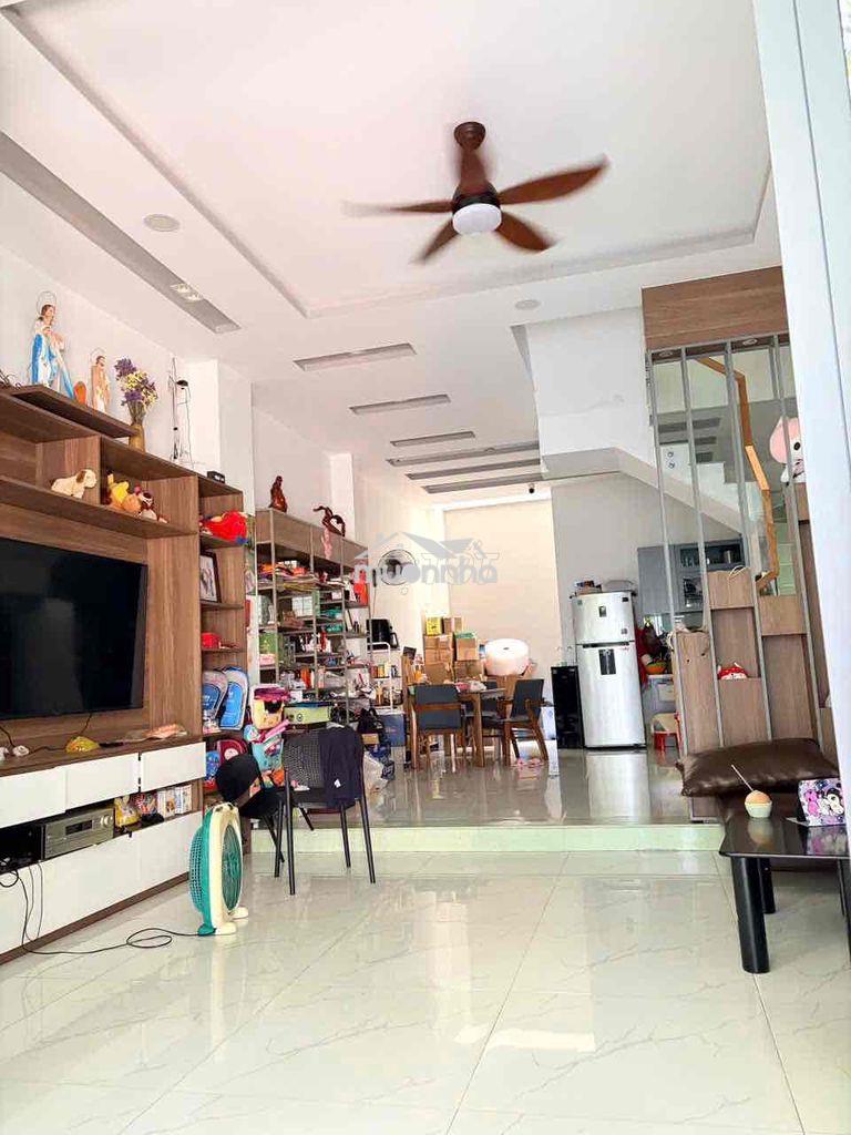 Bán nhà hẻm thông ce hơi nguyễn hũu tiến . 5x13m 3 tầng btct