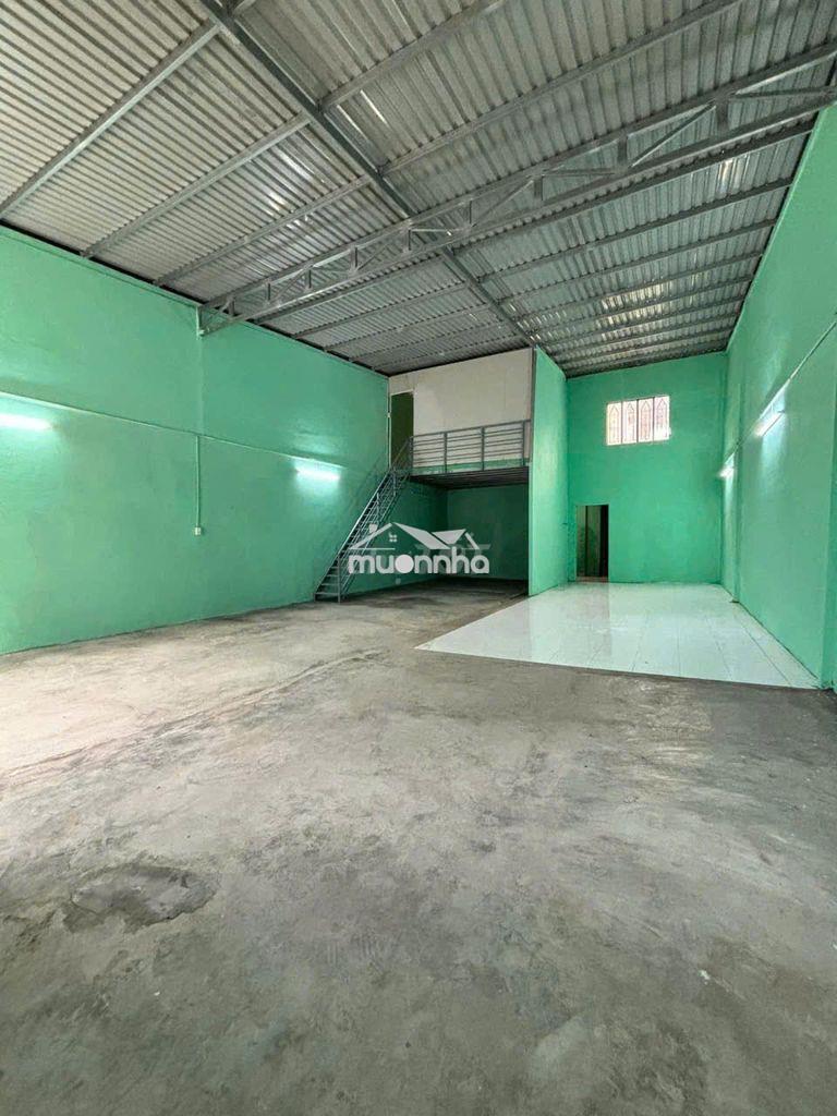 Nhà 8x20m, gác lửng ,1pn, có 3 pha , tỉnh lộ 10 giá 10tr/tháng 