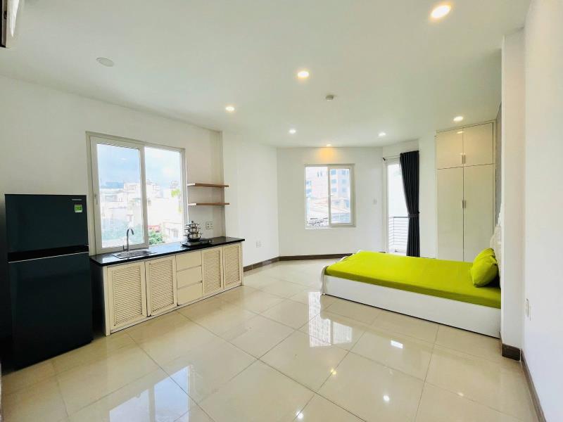 Studio bancon full tiện nghi tại đường d1 gần metro tân cảng, đh gtvt
