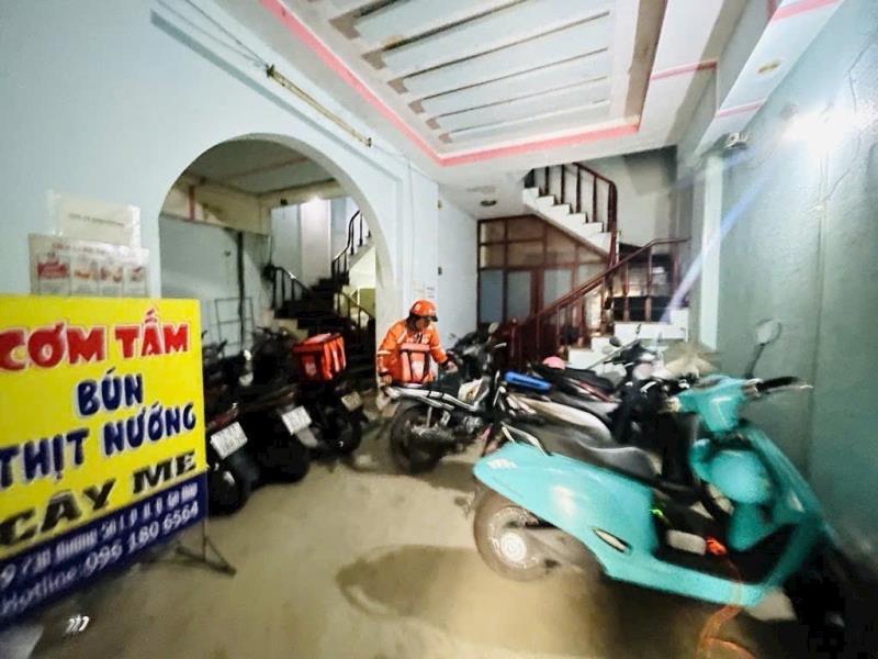 Nhà 4 tầng 7,6 x 22 mặt tiền đường số 1, 10 phòng + 2 mặt bằng kinh doanh - Ảnh 2
