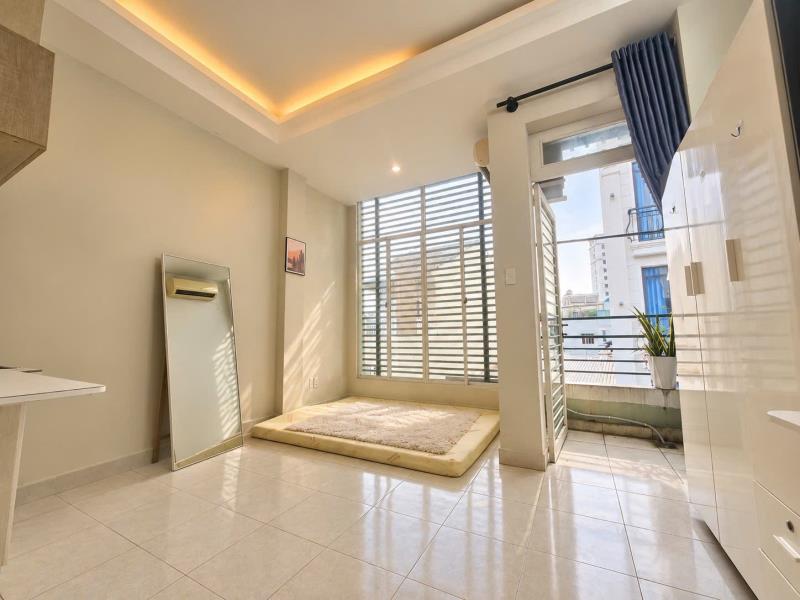Cho thuê studio ban công 25m2 ngay chợ bà chiểu - ngã tư hàng xanh - học viện cán bộ tphcm - đại học văn lang