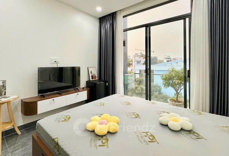Cho thuê chdv full nội thất có ban công view thoáng tân bình, siêu đẹp có thang máy, ban công riêng gần phú nhuận, sân bay, q3