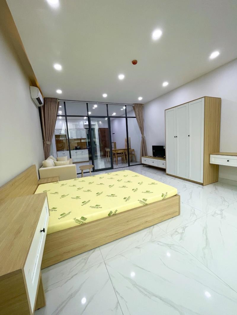 Căn hộ ban công full nội thất, rộng rãi, thoáng mát, phù hợp cho gia đình, nhóm bạn khu vực tân bình, tiện đường sang tân phú, gần sân bay tân sơn nhất, công viên hoàng văn thụ,… - Ảnh 2
