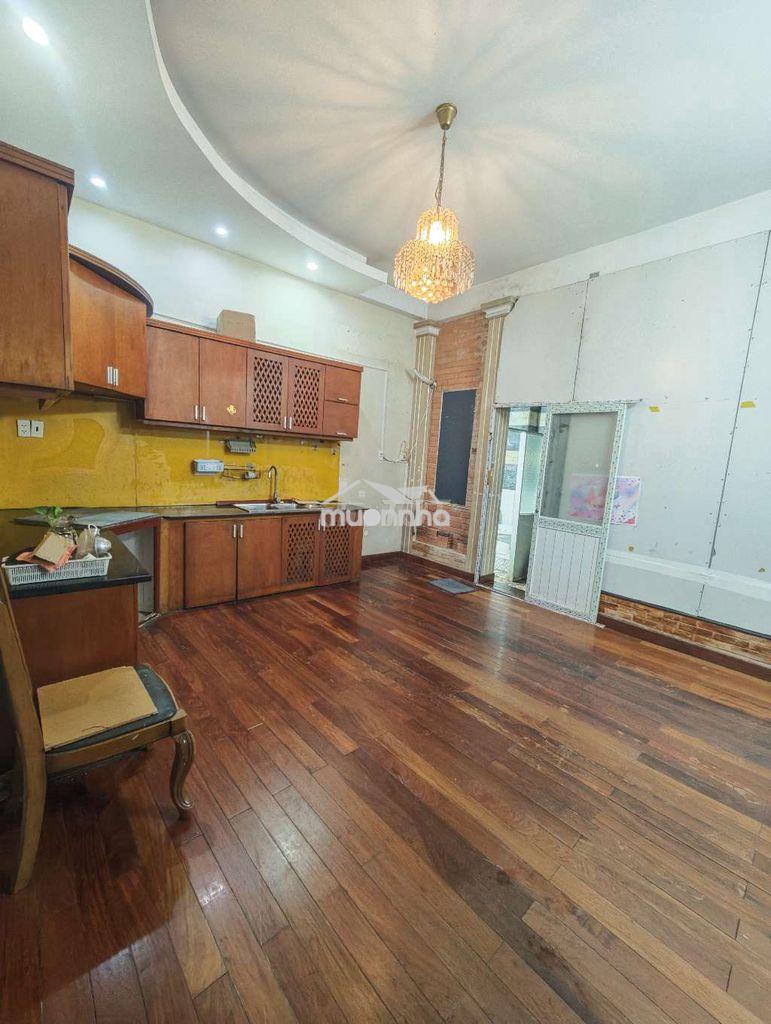 Nhà hẻm bự gần lũy bán bích