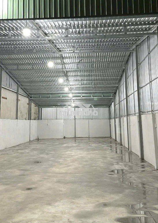 Bán kho xưởng mặt tiền thạnh lộc 56, dt: 8x30m, giá 8.8 tỷ tl