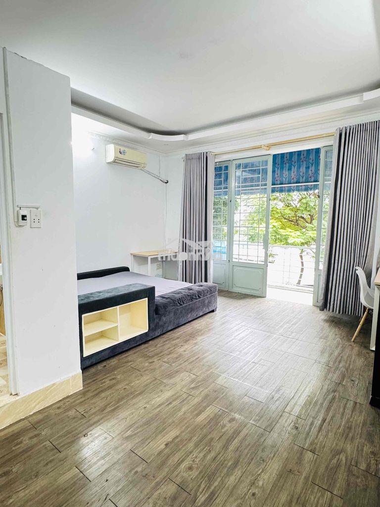 Ban công - tách bếp - máy giặt riêng - 1pn