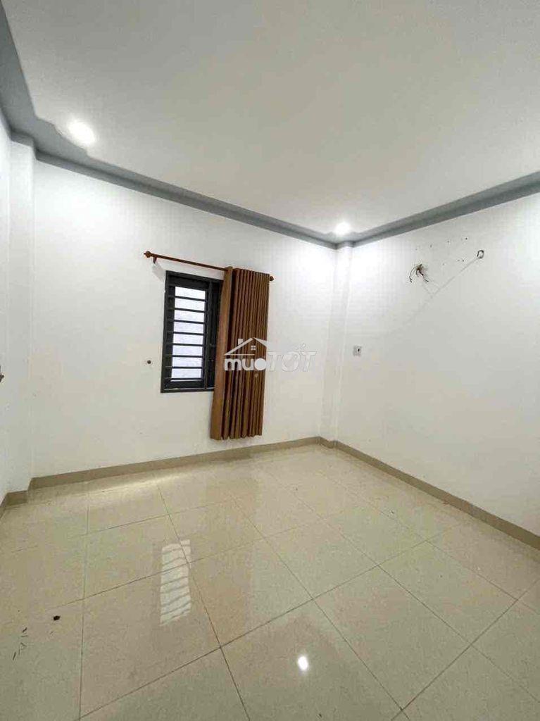 Nhà 2 lầu 1 trệt bình chuẩn,gần ngã tư miễu ông cù,đường 7m,4p ngủ - 4