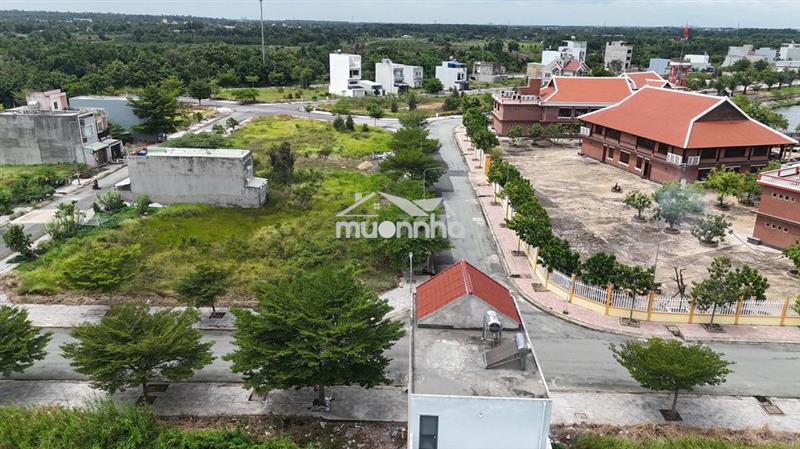 Cần bán nhanh lô đất đối diện cổng chính nhà hàng hương sen khu tân đô