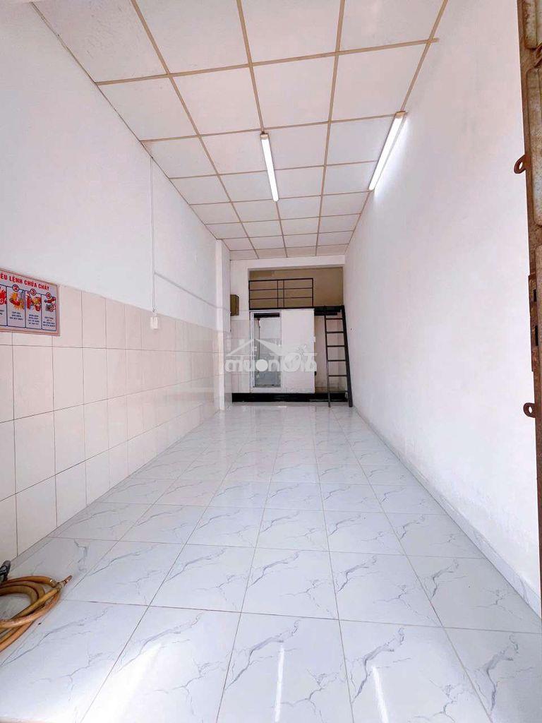 Mặt bằng lớn ngay vị trí đẹp ău cơ - lũy bán bích - kế đh văn hiến