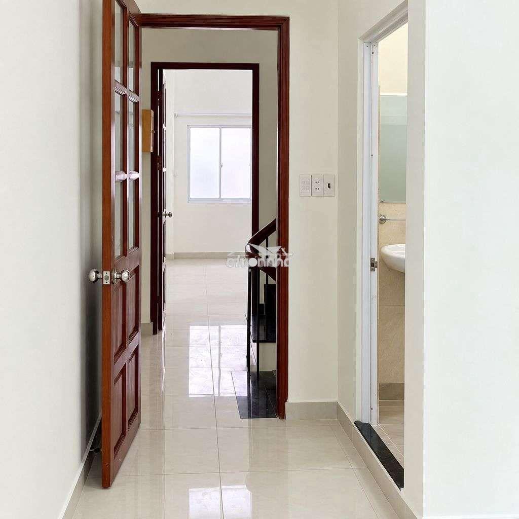 Nhà 1 trệt 1 lầu sân thượng 3pn 4x15m hẻm xe hơi lý phục man - Ảnh 4