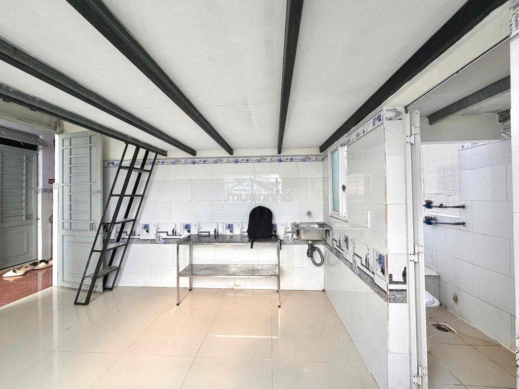 Phòng trọ giá rẻ gác cao 2m ngay hoàng hoa thám giám giảm mạnh chỉ co - Ảnh 3