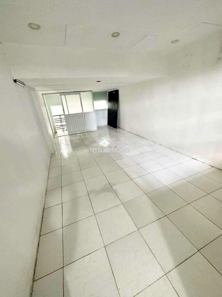 Nhà mới sơn 2pn 2wc .sân xe máy , lvk .hẻm xe tải - Ảnh 3