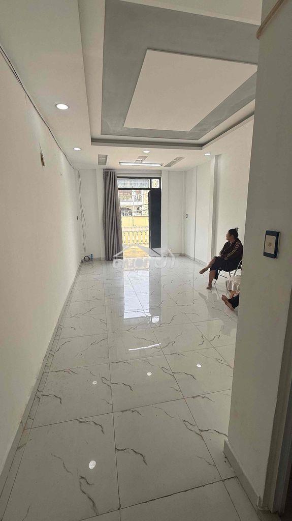 Cho thuê phòng mặt tiền - ban công lớn - Ảnh 4