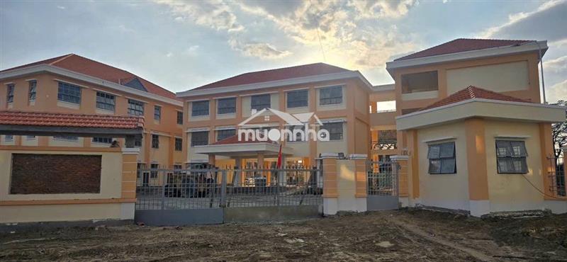 Đất mặt tiền đường 240m2 mt882 p phú hữu quận 9