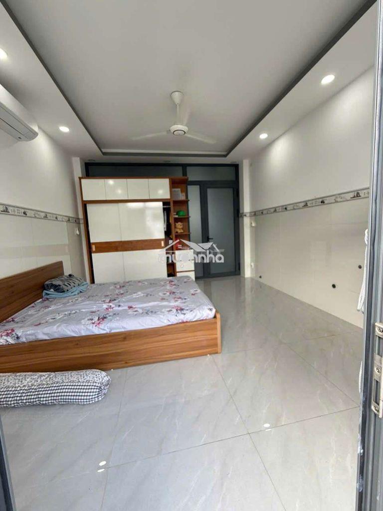 Căn hộ 1pn có bancol, thang máy, phòng bếp