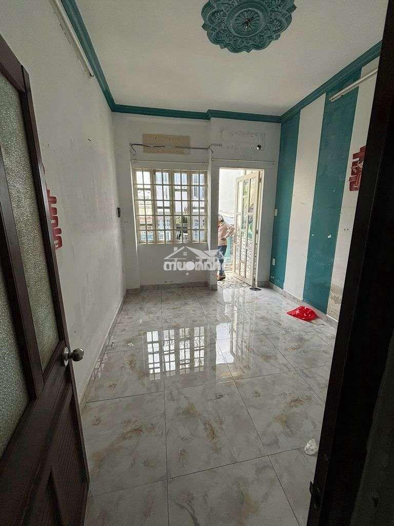 Nhà 3 phòng hẻm 6m lạc long quân