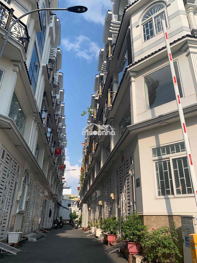 Gấp nhà phố liền kề khu phạm hùng quận 8 gần q1,q5