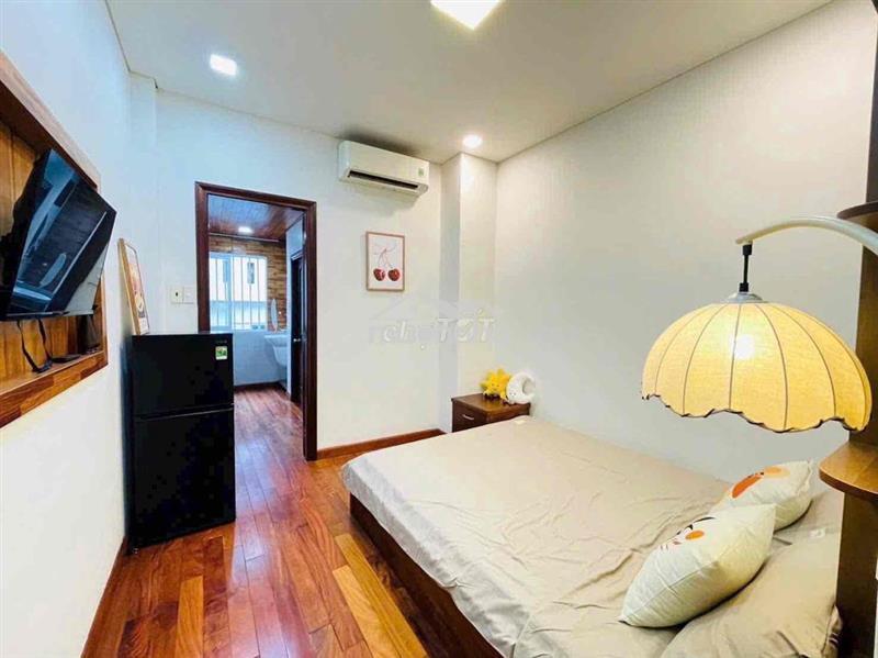 1pn tách bếp có máy giặt riêng - full đồ gỗ- tô hiến thành q10 không