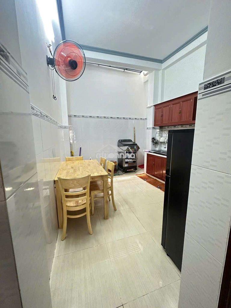 Full nội thất 4x17 trệt 2 lầu 3pn sân thượng tch10 hẻm thông 5m - Ảnh 2