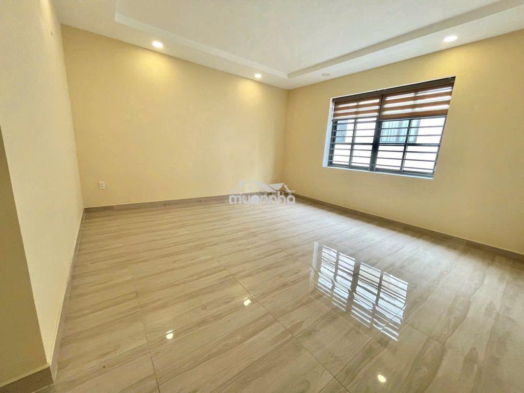 Cho thuê nguyên lầu ngăn sẵn phòng dt 100m2 - 3