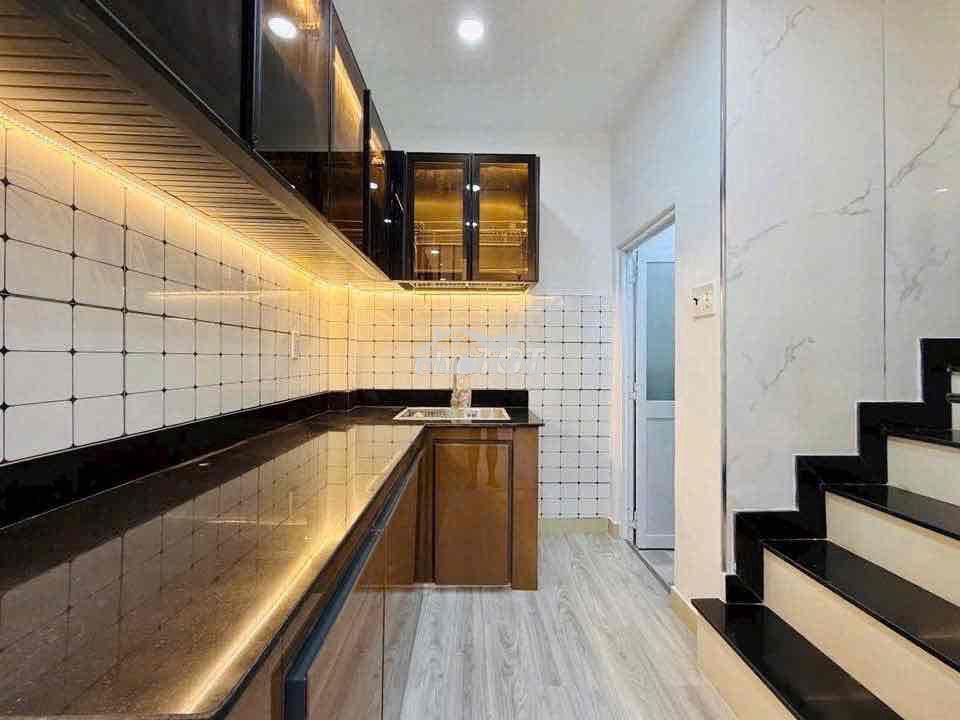 Cho thuê nhà full nội thất đẹp, 2 tầng , 40m2, 2pn/2wc, đường lê lai - 4