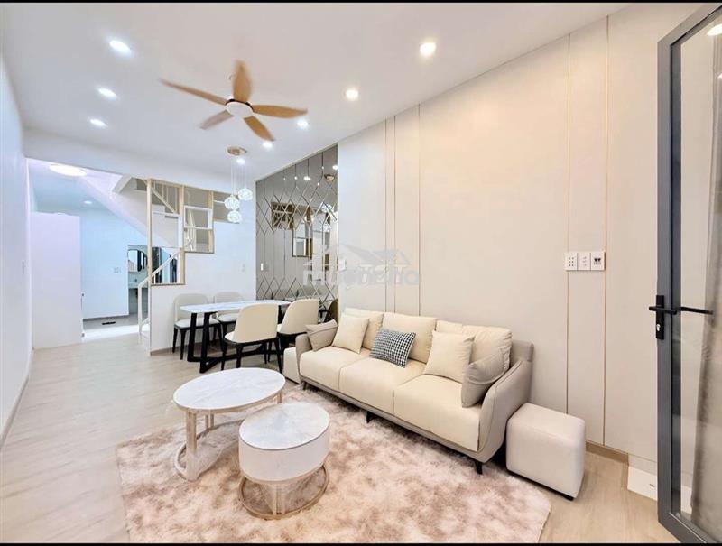 Bán nhà nguyễn duy duong p4 q10 ,sát mặt tiền ,hbg thông tứ tung