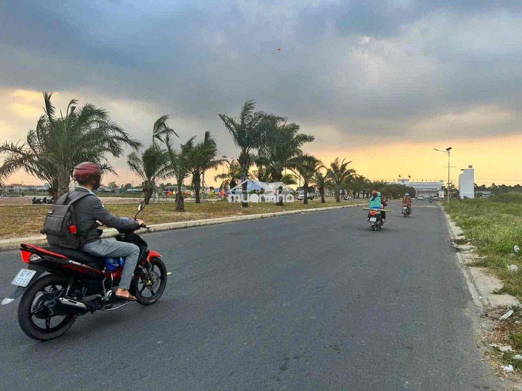 Bán gấp lô góc - giá ngộp thở 188m2 kdc tân đức - Ảnh 2