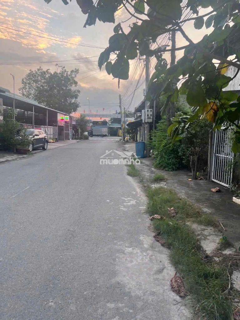 Cho thuê nhà phú mỹ 10tr full nội thất sân ôtô gần tiểu học phú tân