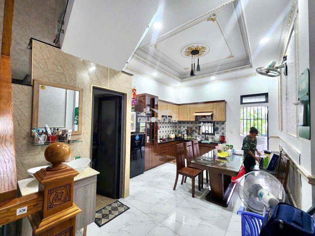 Nhà 2 lầu 1 trệt bình chuẩn, có nội thất,đường 7m đậu ô tô ok - Ảnh 3