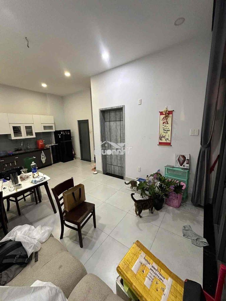 Cho thuê nhà 2 tầng hẻm xe hơi full nội thất đình phong phú - Ảnh 2
