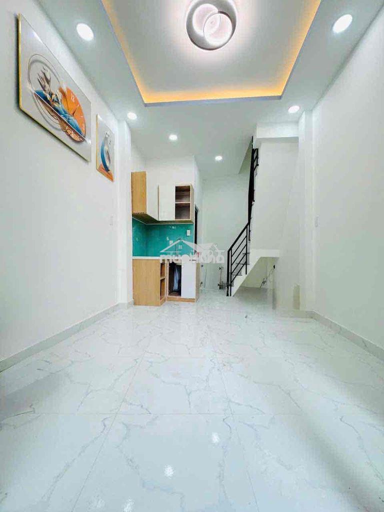 Bán nhà 3 lầu... chính chủ, chỉ hơn 2t
