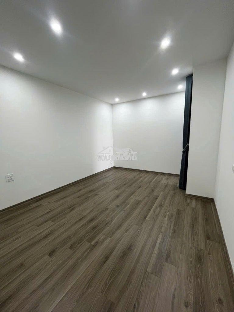 Bán ch tại mhd trung văn tố hữu - 3pn, 2wc, view hồ và mặt đường - 3