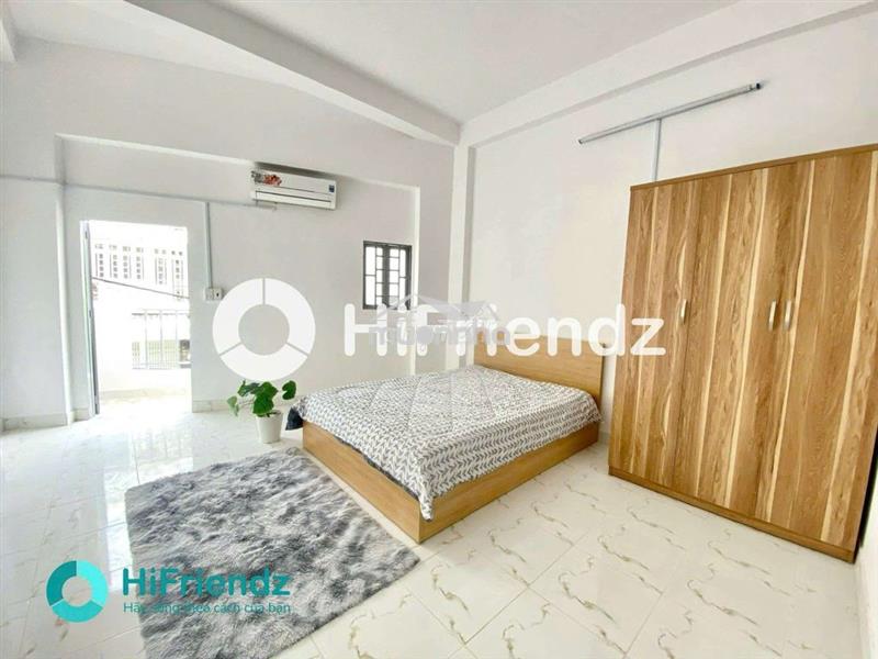 Phòng rộng hơn 40m2 có bancol thông thoáng - thang máy