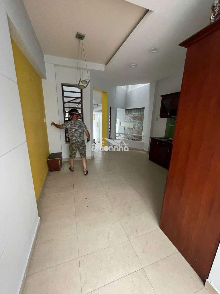 Nhà nguyên căn 2 lầu 4pn hxh lâm văn bền - Ảnh 4