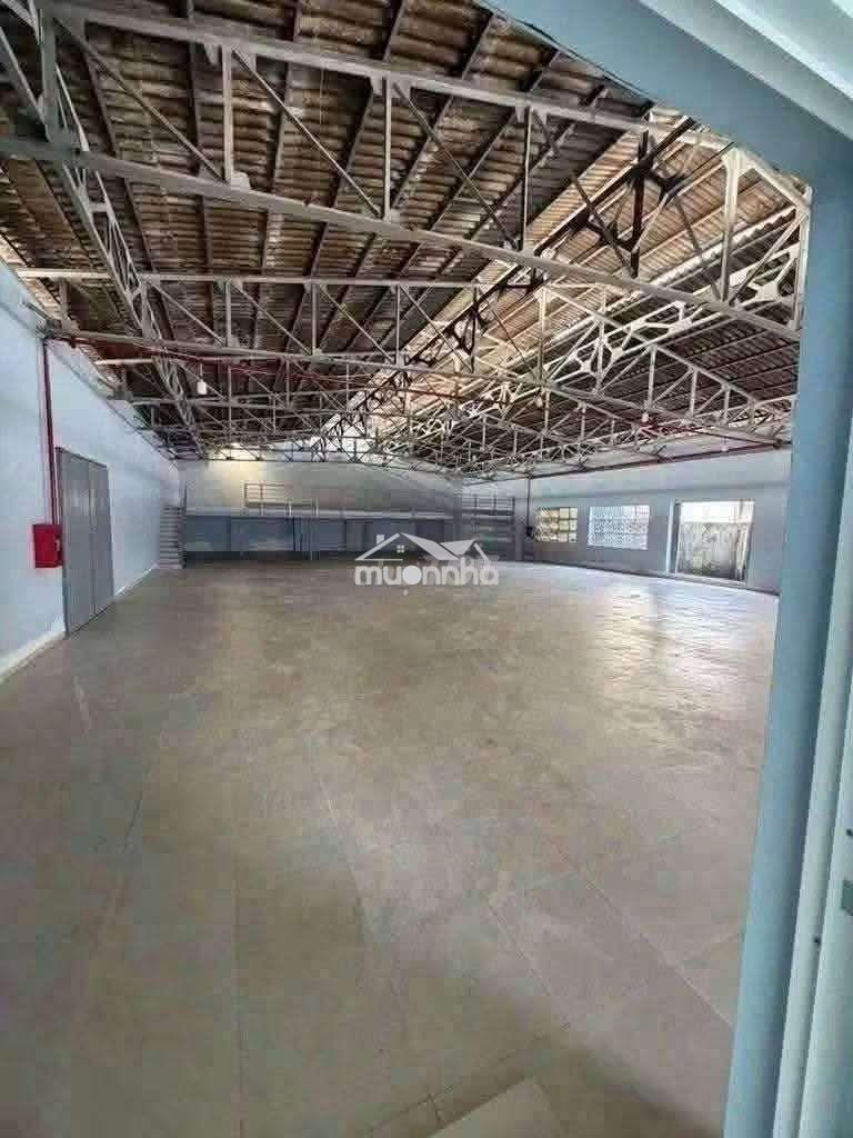 Cho thuê nhà xưởng 1900m2 giá thuê 95 triệu