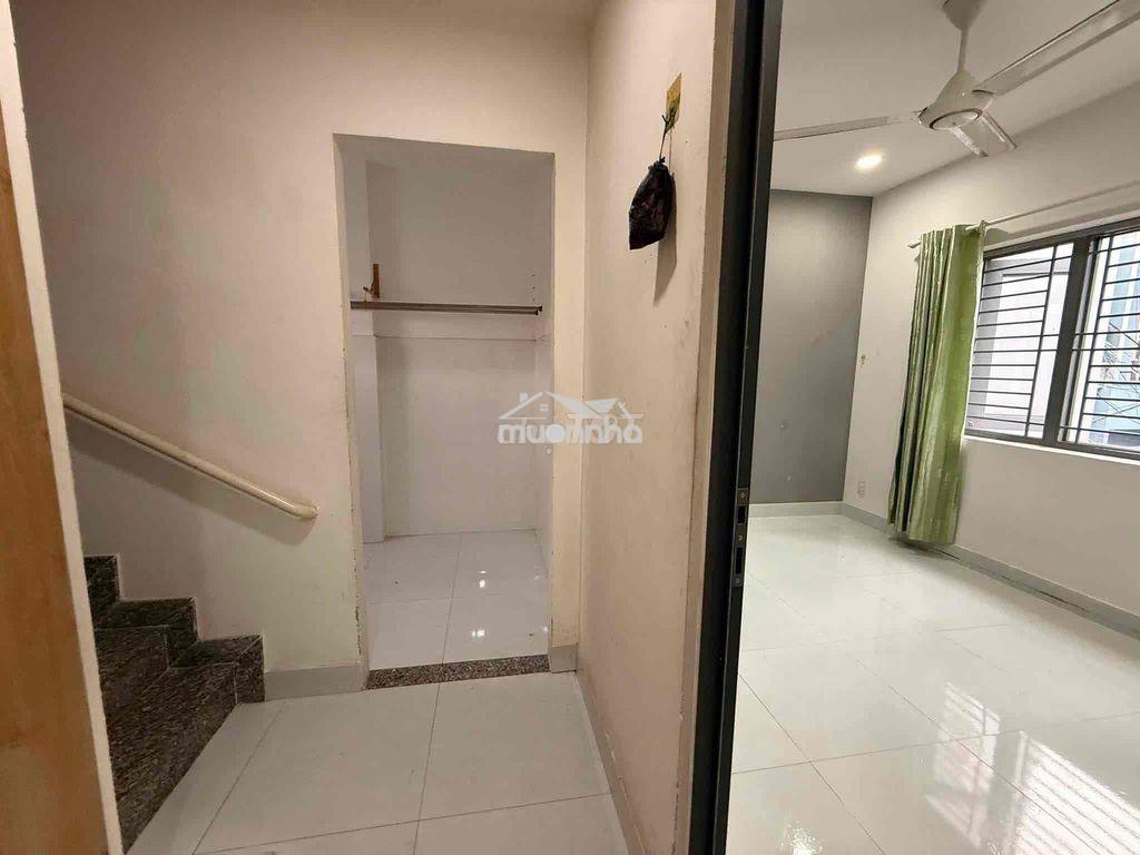 Nhà đẹp 2 lầu hxh 1041/62 trần xuân soạn ngay kdc himlam - 3