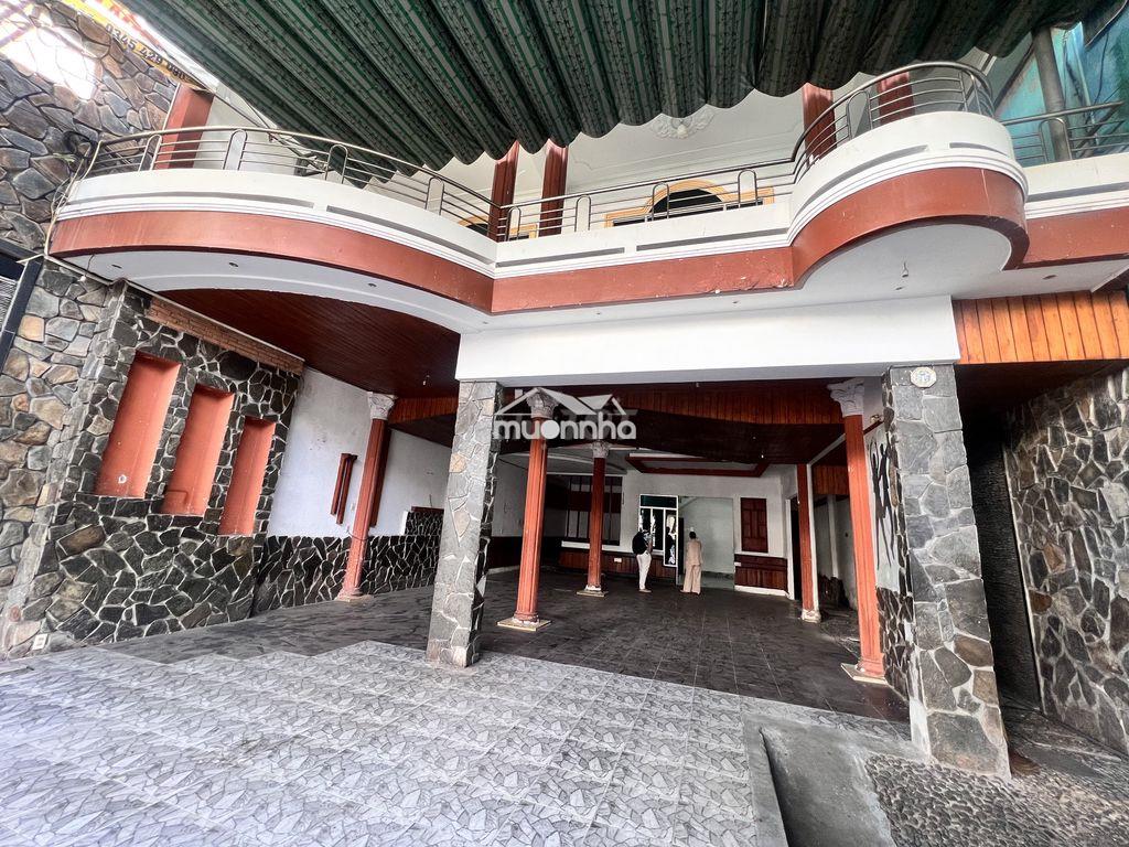 Cho thuê nhà kinh doanh ngang 9.3m mặt đường chính khu trung tâm thành - Ảnh 2
