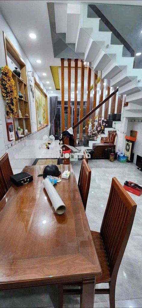 Cho thuê nha fun nội thất : 4x15 2 lầu , giá 9tr
