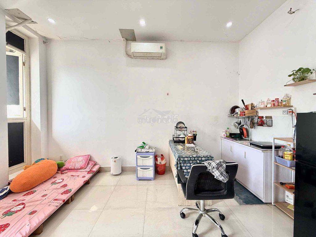 Cho thuê phòng có ban công lớn mặt tiền đường phú thuận, full nội thât - Ảnh 2
