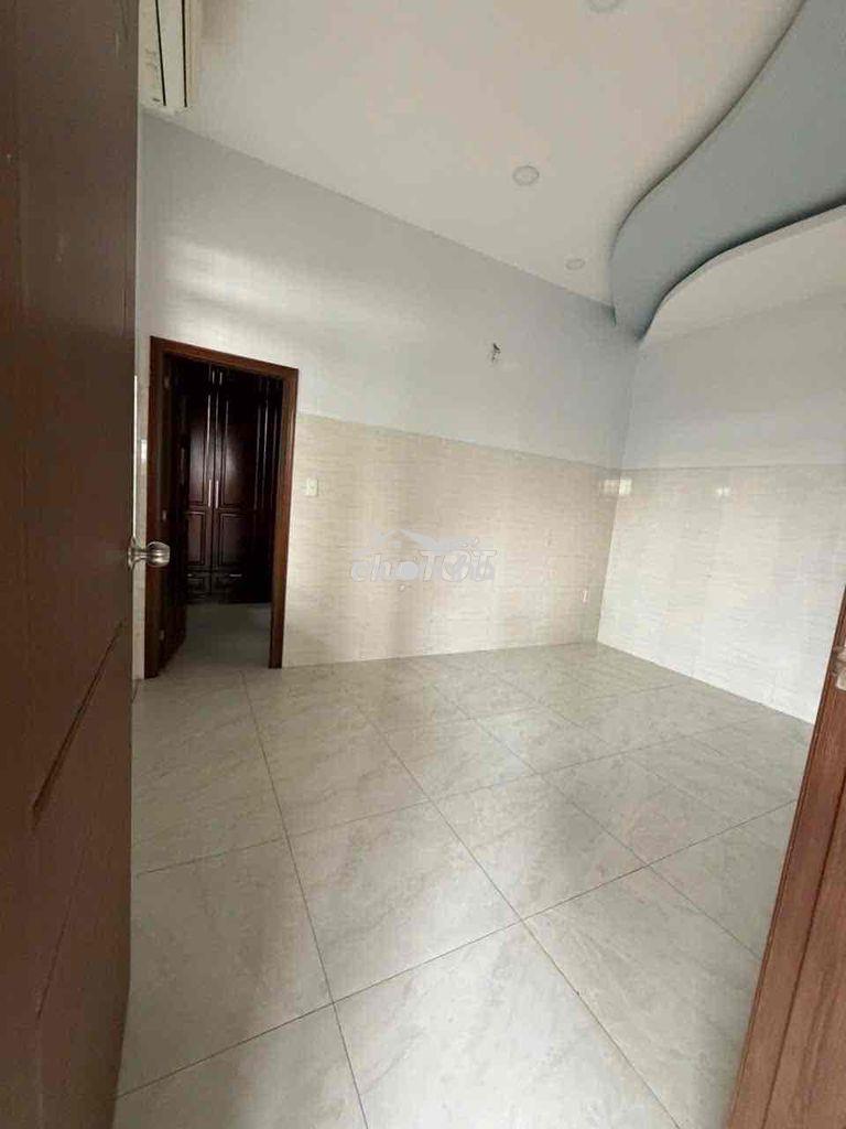 Nhà sân vườn 6x25 ngay ngã tư tđ hiệp phú quận 9 - Ảnh 3