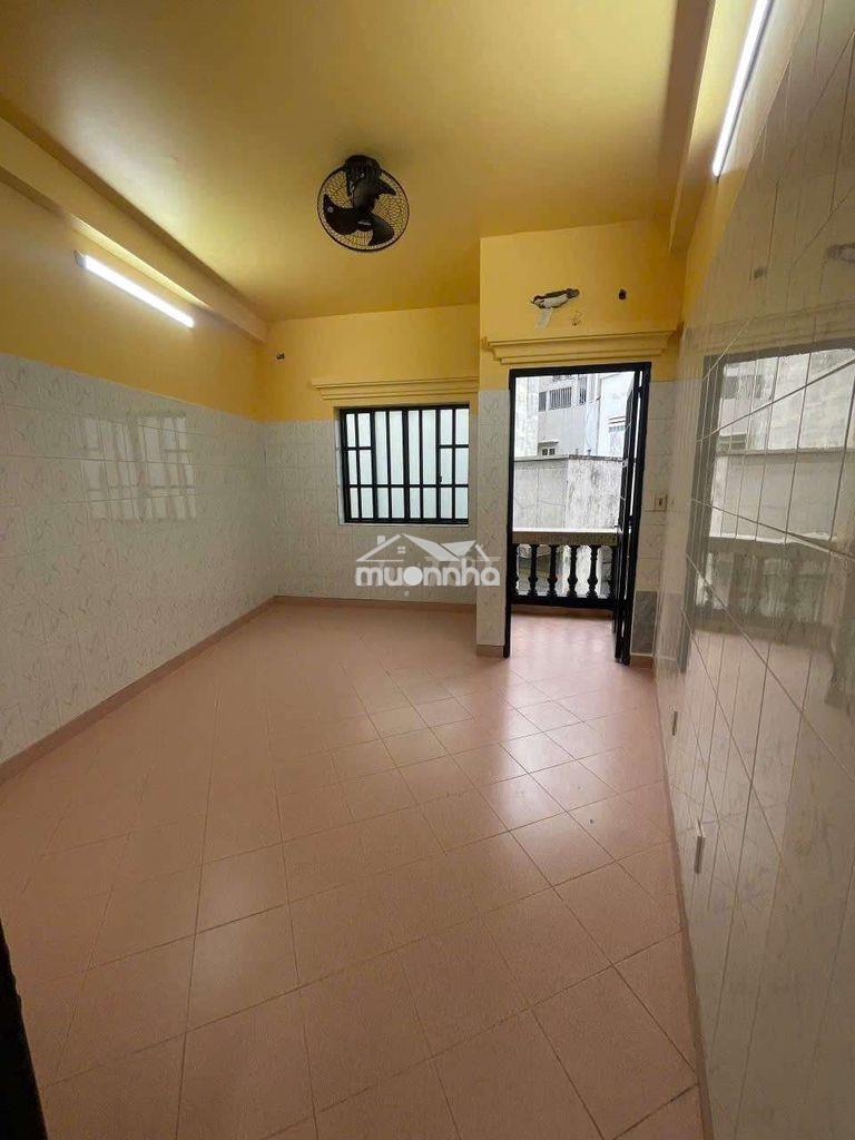 Cho thuê nhà 1 trệt 3 lầu, nhà thông thoáng, hẻm rộng rãi - Ảnh 2