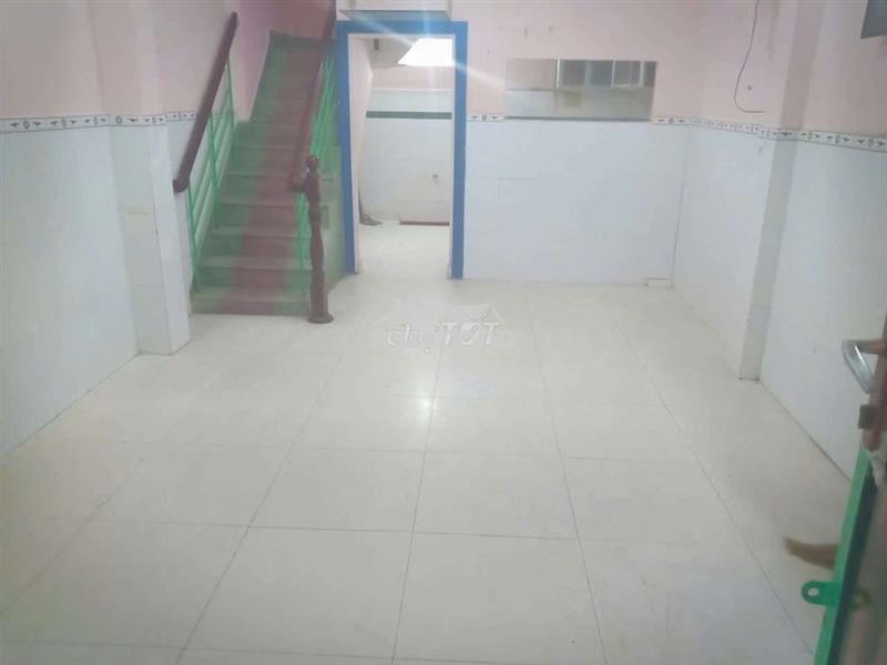 Cho thuê nhà trệt 2 lầu, lý chính thắng q3