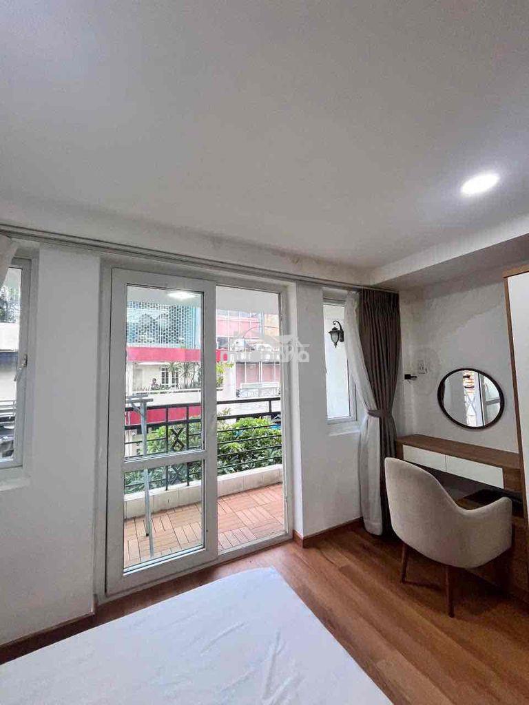 Studio rộng thoáng ngay vòng xoay dân chủ