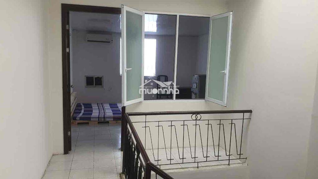 Phòng ban công và bếp riêng thoáng mát - Ảnh 4